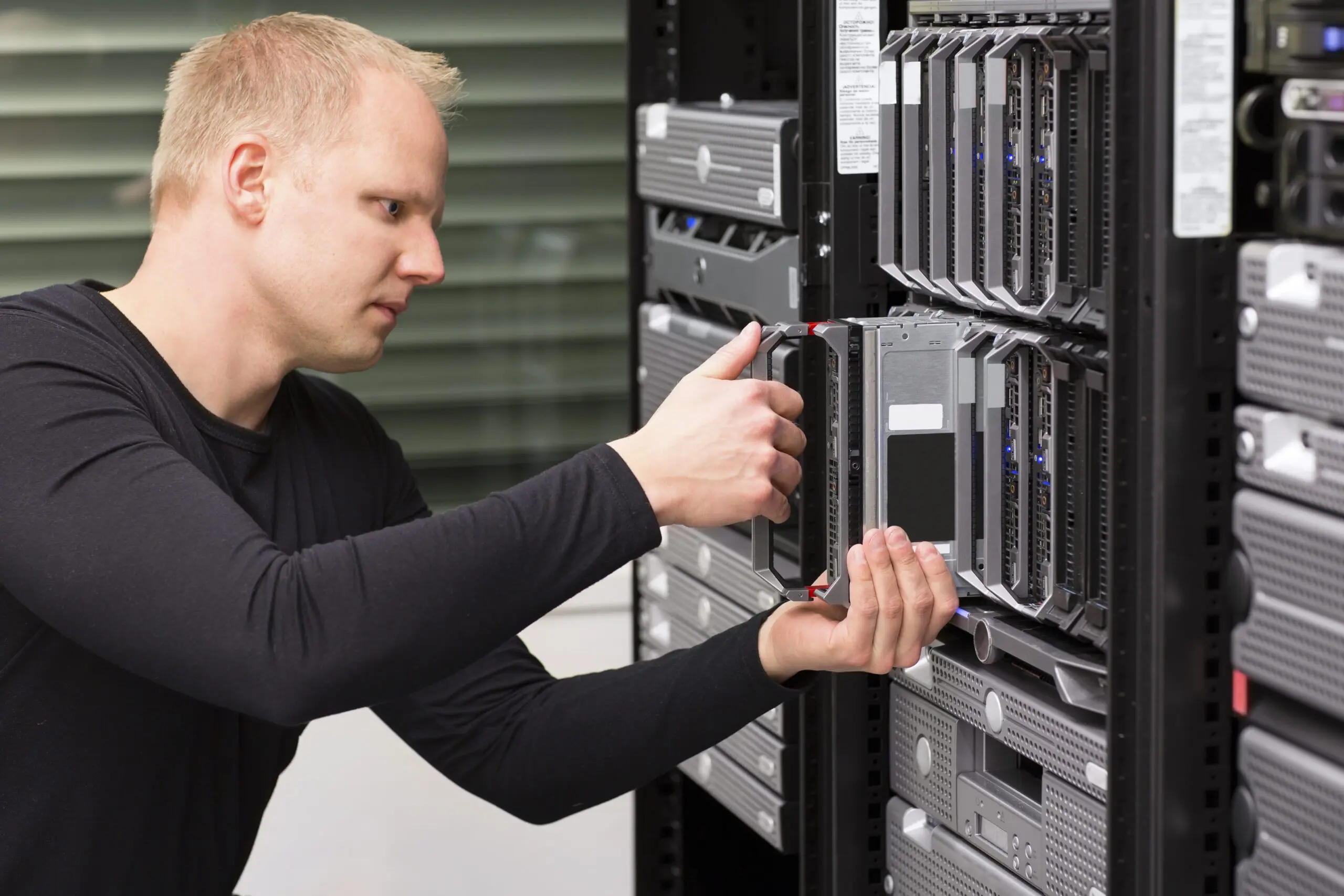 Consultant Installing Server